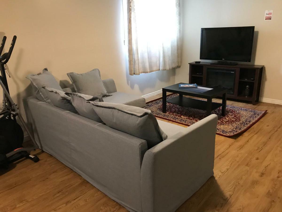 Self Check-In Spacious Apartment With Full Kitchen 오타와 외부 사진