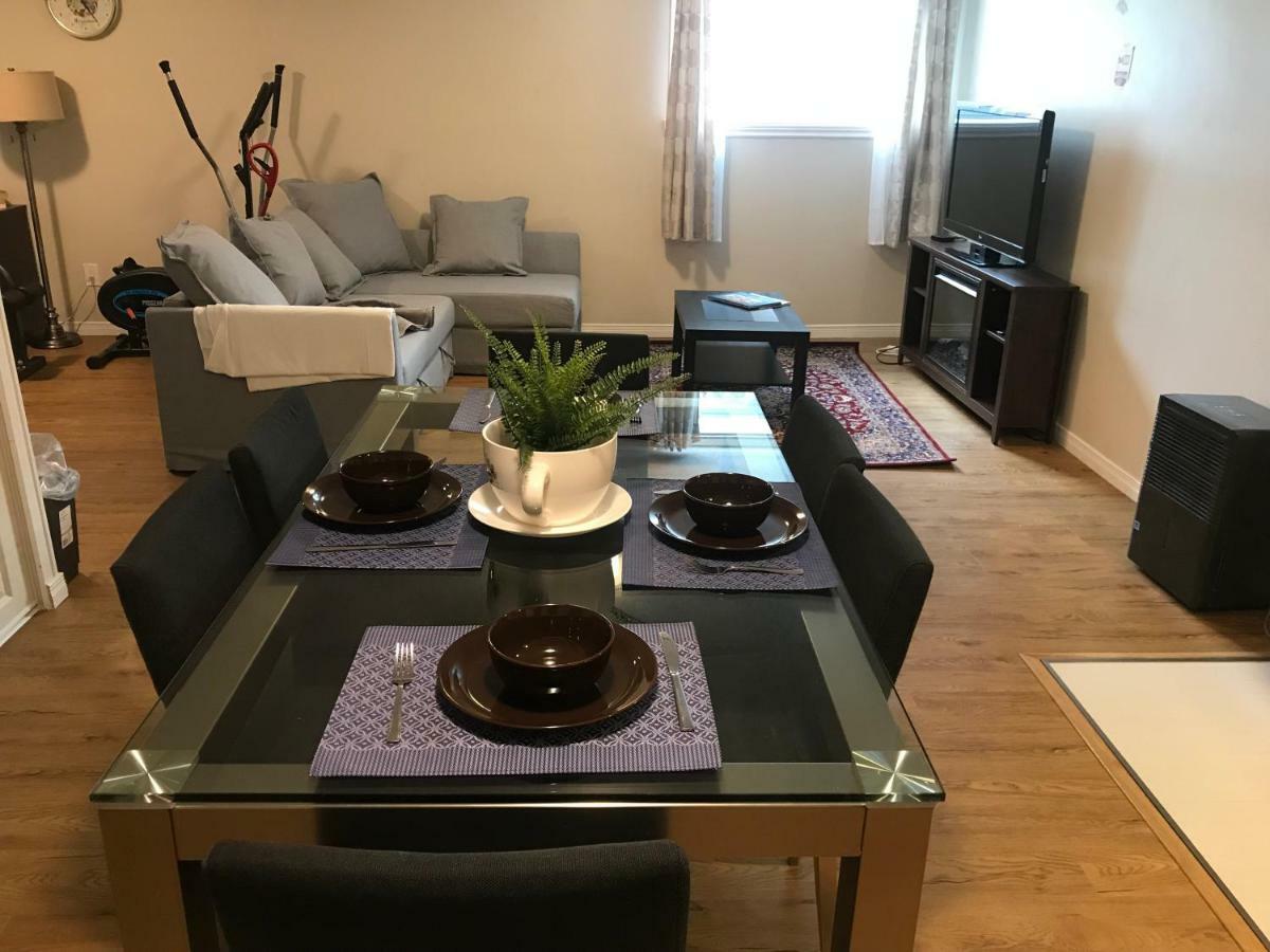 Self Check-In Spacious Apartment With Full Kitchen 오타와 외부 사진