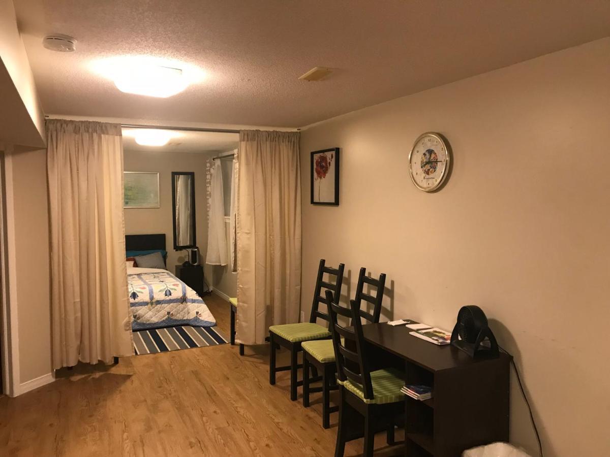 Self Check-In Spacious Apartment With Full Kitchen 오타와 외부 사진